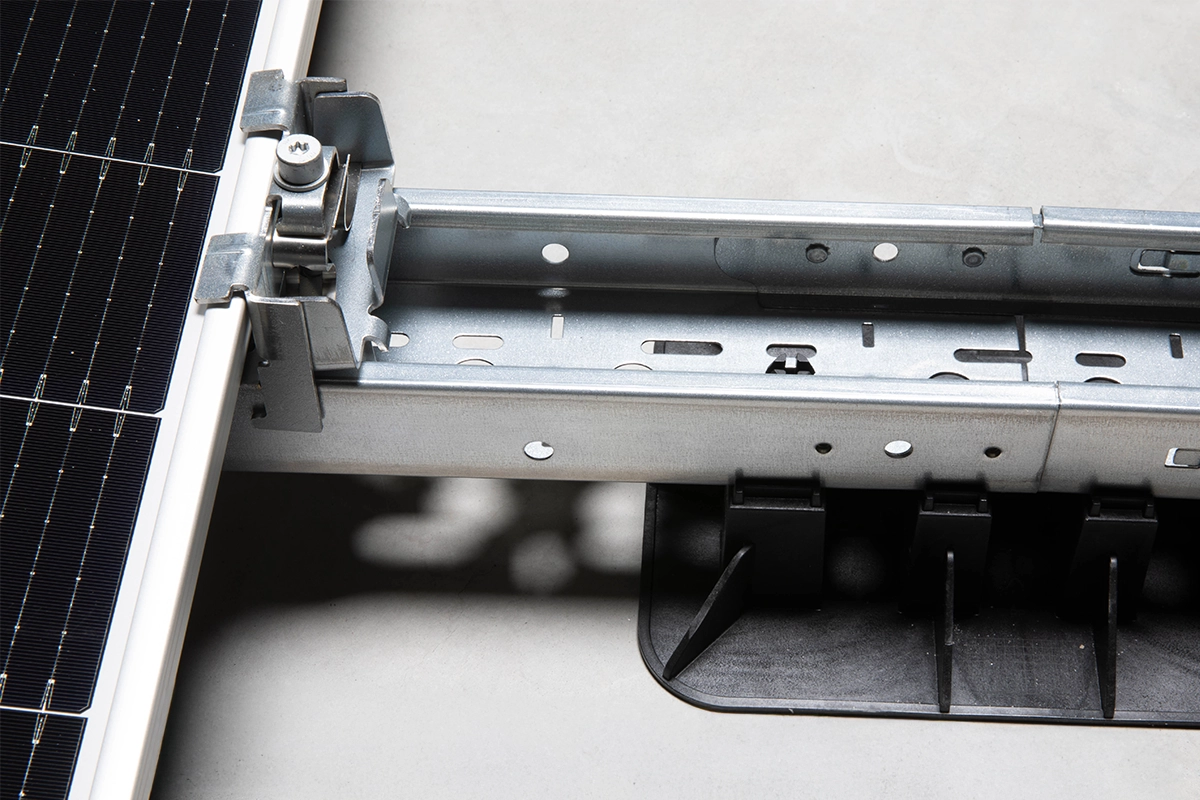 Joint with built-in thermal switch